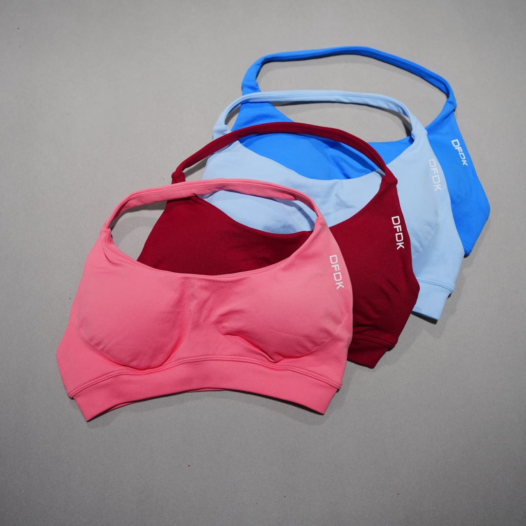 حمالة صدر رياضية بدون خياطة من - مراجعة Plunge Bra Push Up وسعره