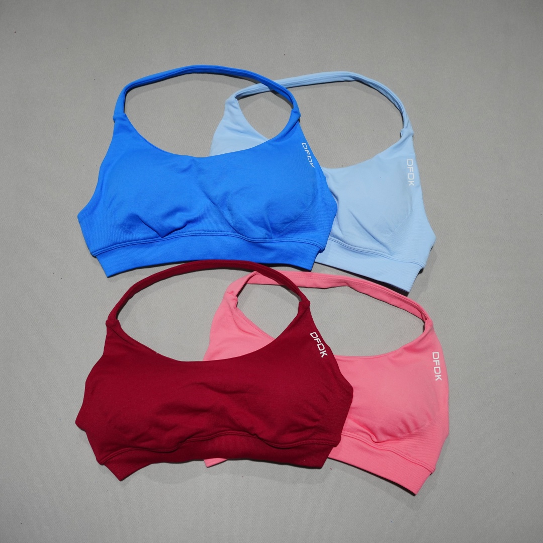 حمالة صدر رياضية بدون خياطة من - مراجعة Plunge Bra Push Up وسعره
